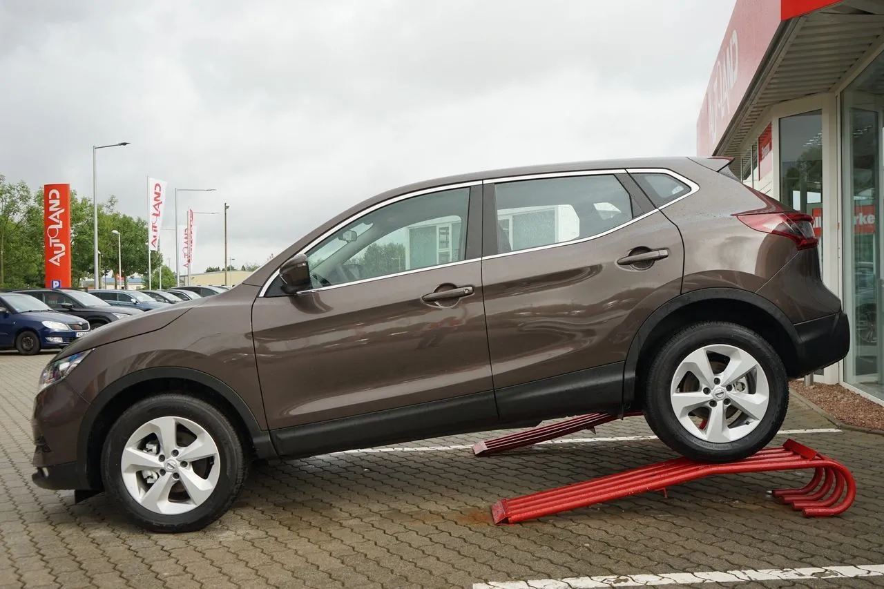 Nissan Qashqai 1.3 DIG-T...  Image 5